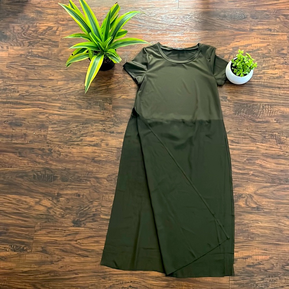 Size small forest green short sleeve tunic 🐢
